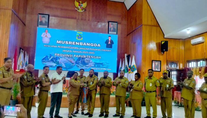 Pj Ribka Haluk Soroti Ketidakhadiran Kepala Bapeda Mimika di Musrenbang RPJPD