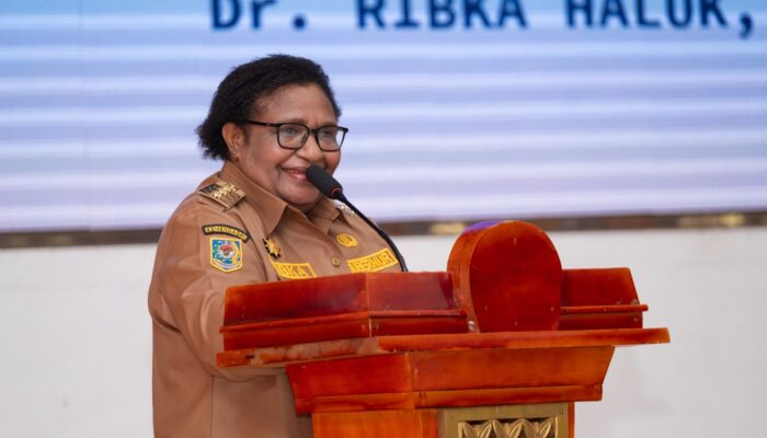 Johannes Rettob Ditunjuk Menjadi Plt Bupati Mimika, Begini Pesan Pj. Gubernur Ribka Haluk