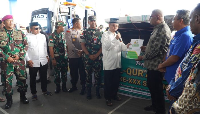 Alquran Raksasa Seberat 270 Kg, Tiba di Timika, Bupati Johannes Rettob: Prestasi dan Penyejuk bagi Umat Muslim 