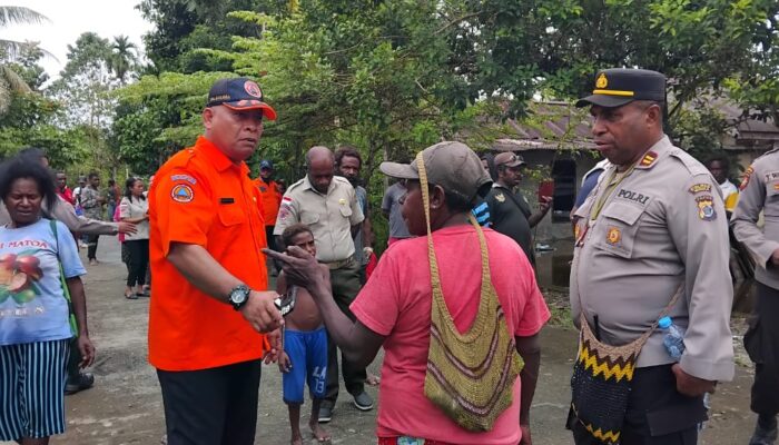 Terjun langsung ke Pemukiman Warga yang terdampak banjir di Kampung SP5, BPBD Langsung Data Warga, Moses Yarangga: Bantuan Sedang Dikirim