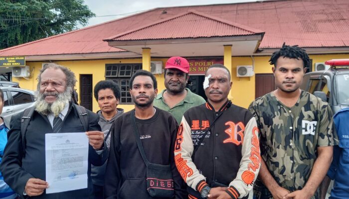 Didampingi PH, Korban Penganiayaan di SP3 Laporkan Pelaku ke Polres Mimika