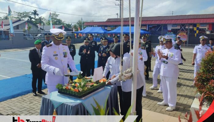 Puncak HUT TNI AL Ke-79, Lanal Timika Gelar Upacara dan Tumpengan