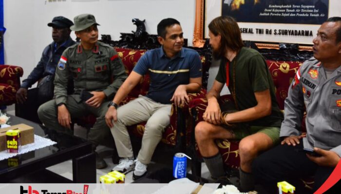 Jadi Tahanan KKB selama 19 Bulan, Pilot Philip Mark akhirnya Dibebaskan