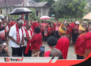 Ratusan Warga Bombay sambut Paslon JOEL, Ketua Dewan Adat : JR-EK adalah Harga Diri, Dukungan Kami bukan karena Uang