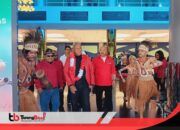 Tarian Seka Sambut Kedatangan Ketua DPP PDI Perjuangan Komarudin ke Timika Sekaligus Akan Buka Rakerdasus PDIP Papua Tengah