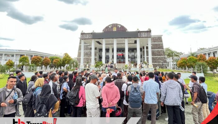 Buntut SK Tak Kunjung Diterbitkan, Ratusan Guru PPPK Geruduk Kantor Bupati