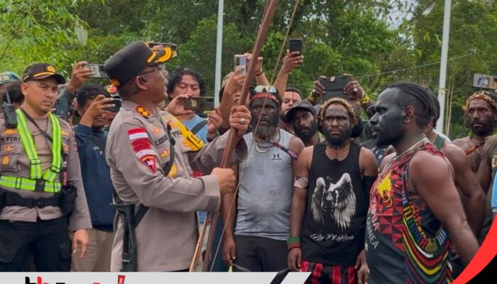 Disaksikan Kapolres Mimika dan Sejumlah Tokoh, Patah Panah sebagai Simbol Perdamaian, Dua Kelompok Sepakat Akhiri Pertikaian