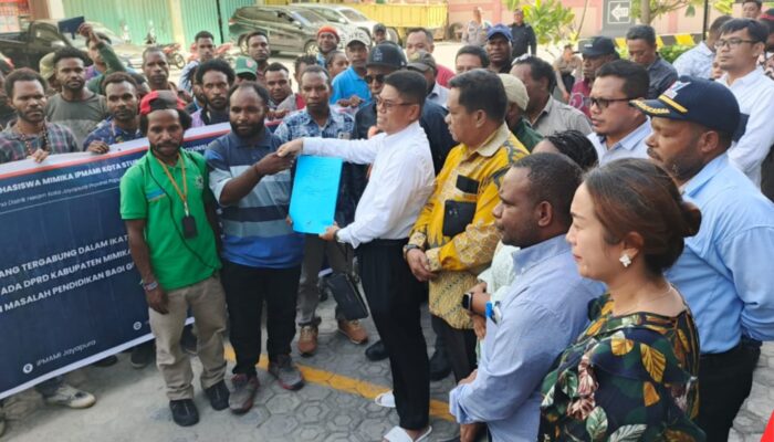 Mahasiswa IPMAMI Jayapura Gelar Demo, Sampaikan 12 Tuntutan kepada DPRD Mimika