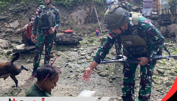 Jumat Berkah: Satgas Yonif 611/Awang Long Berbagi Kebahagiaan dengan Warga Tembagapura