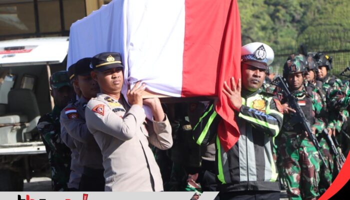 Gugur dalam Tugas, Jenazah Bripka Anumerta Ronald M. Enok Diterbangkan ke Jayapura dan Dimakamkan di Sentani