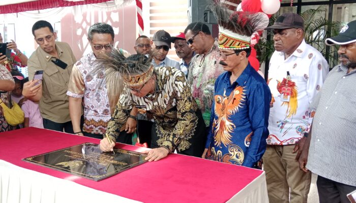 Kantor Distrik Wania Diresmikan, Pesan Pj. Bupati Mimika Agar Tingkatkan Pelayanan Kepada Masyarakat