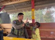 Kedekatan Bripda Wahyu dengan Anak Pegunungan Bintang, Wujud Humanisme Satgas Ops Damai Cartenz-2025