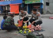 Lakukan Pendekatan Humanis, Personel Satgas Humas ODC 2025 Beli Dagangan Lokal di Timika