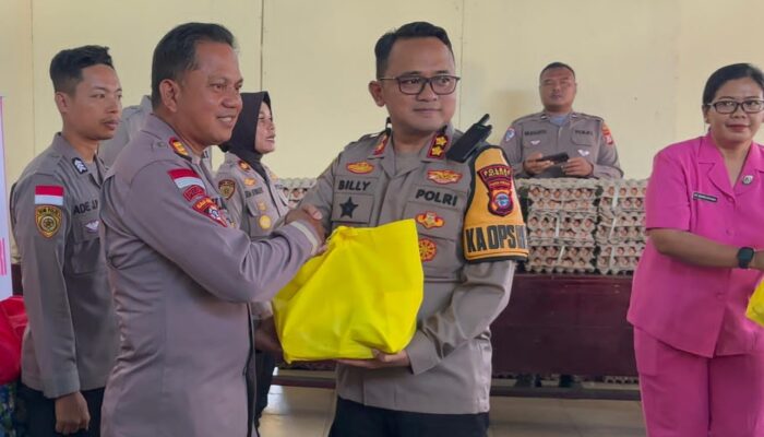 Peduli Kesejahteraan Personel, Polres Mimika Gelar Bazar Ramadhan dan Bagikan Sembako Untuk Lebaran