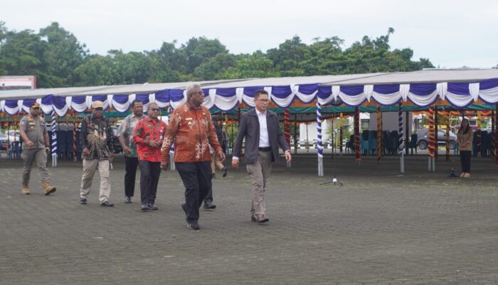 Dampingi Bupati Pimpin Apel Perpisahan, Ini Pesan Mantan Pj. Bupati Mimika Buat Pegawai di Mimika