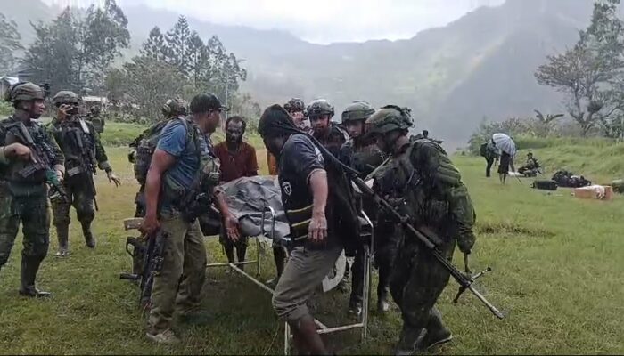 Polri dan TNI Berhasil Evakuasi Korban Serangan KKB di Distrik Anggruk, Semua Korban Jalani Perawatan di RSAD Jayapura