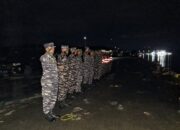 Lanal Timika Laksanakan Tradisi Merplug Sambut Kedatangan 2 KRI di Pelabuhan Pomako