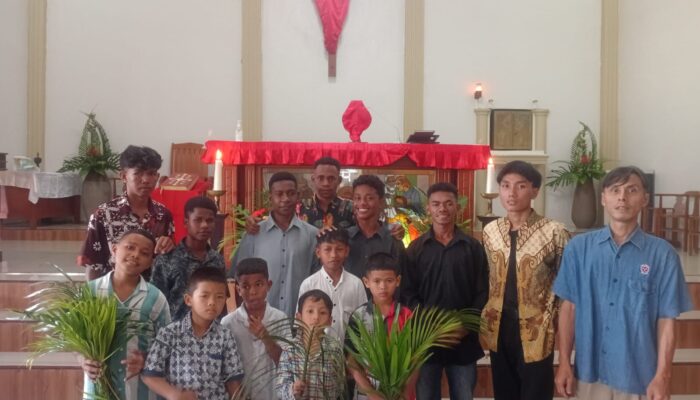 Pemkam Nawaripi Fasilitasi Empat Anak Nawaripi Belajar di Maluku