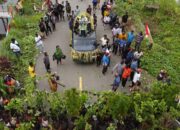 Momen Satgas TMMD Ikut Meriahkan Kegiatan Arak-Arakan Bunda Maria, Bukti Keharmonisan TNI dan Warga