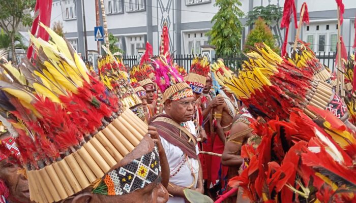 Tarian Leluhur Mengantar Mgr. Bernardus Menuju Tahta Uskup