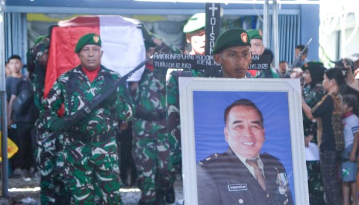 Dandim Mimika Pimpin Upacara Persemayaman dan Pemakaman Almarhum Mayor Purnawirawan R. Nainggolan