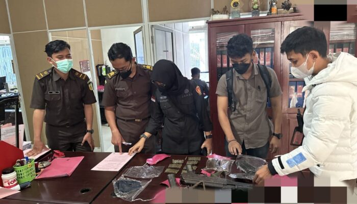 Satgas Gakkum Ops Damai Cartenz 2025 Serahkan Tersangka Aske Mabel dan Barang Bukti ke Kejaksaan Negeri Wamena