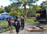 Turut Berbela Sungkawa, Personel Satgas TMMD Melayat Sembari Membantu Warga Yang Berduka