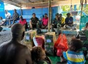 Bentuk Kepedulian, Dansatgas TMMD 124 Kodim 1710/Mimika Berikan Bantuan Di Acara Adat 7 Hari Salah Satu Warga Yang Sedang Berduka