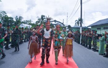 Pangdam XVII/Cenderawasih Kunker Ke Makodim 1710/Mimika, Diiringi Tarian Seka Khas Suku Kamoro