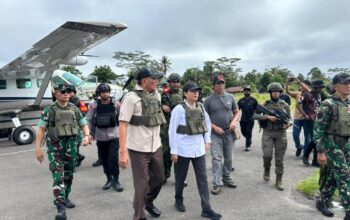 Dua Menteri Kabinet Kunjungi Nduga, Polwan Ops Damai Cartenz Dilibatkan dalam Pengamanan