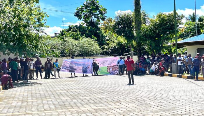 Tuntut Kejelasan Kompensasi AMDAL, LMA Tsingwarop Duduki Kantor YPMAK