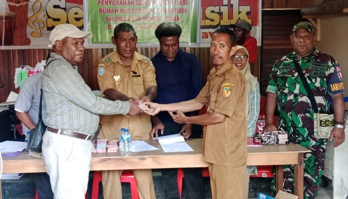 Pemkam Nawaripi Serahkan Dana Rehab Rumah dan Pembersihan Saluran Air Tahap Pertama Senilai Rp 30 Juta per RT