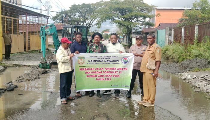 Jalan Utama Rusak dan Tergenang Air, Pemkam Nawaripi Inisiatif Perbaiki Gunakan Dana Rehab Rumah dan Pembersihan Saluran Air