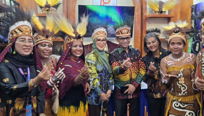 Kunjungi Stand Dekranasda Mimika di Hari ketiga Pameran, Wali Kota Balikpapan Beri Apresiasi Tinggi pada Kerajinan Asli Bumi Amungsa