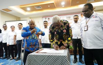 Dilantik Sebagai Ketua PMI Mimika periode 2025–2030, Jhon Rettob: Mimika Butuh UTD untuk Melayani Kebutuhan Darah