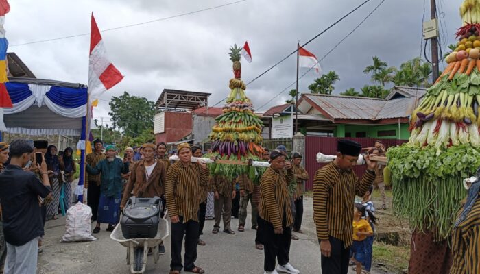 Peringatan Satu Suro, Paguyuban Banyumasan Seruling Mas Gelar Grebeg Suro dan Arak-Arakan Gunungan di SP3 Timika