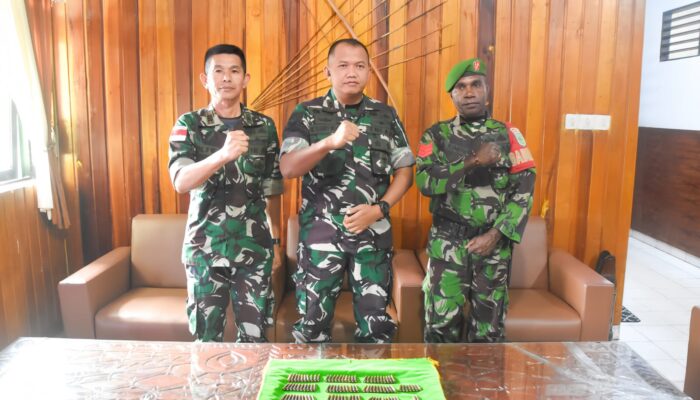 Kodim 1710/Mimika Terima Penyerahan 129 Amunisi dari Warga