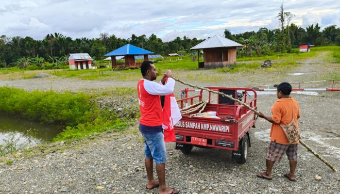 Warga Nawaripi Kenang Dua Tokoh Pejuang Merah Putih, Yohanes Aikawe dan Leo Urumami