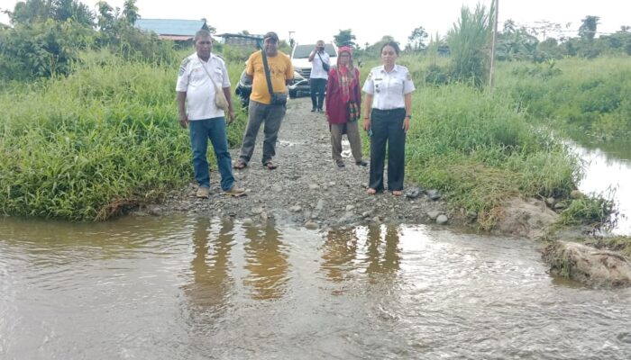 Kepala Distrik Wania Tegaskan Tak Boleh Ada Bangunan di Atas Daerah Aliran, Perbaikan Jalan Akan Diusulkan Pada Musrenbang