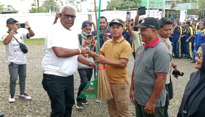 Launching Clean Friday Di Distrik Wania Bupati Rettob Awal Gerakan Mimika Bersih Dan Sehat