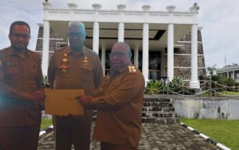 Kaderkan Putra Amungme dan Kamoro, Bupati Mimika Tunjuk Septinus Timang dan Abraraham Kateyau pimpin Jabatan Strategis