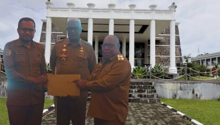 Kaderkan Putra Amungme dan Kamoro, Bupati Mimika Tunjuk Septinus Timang dan Abraraham Kateyau pimpin Jabatan Strategis