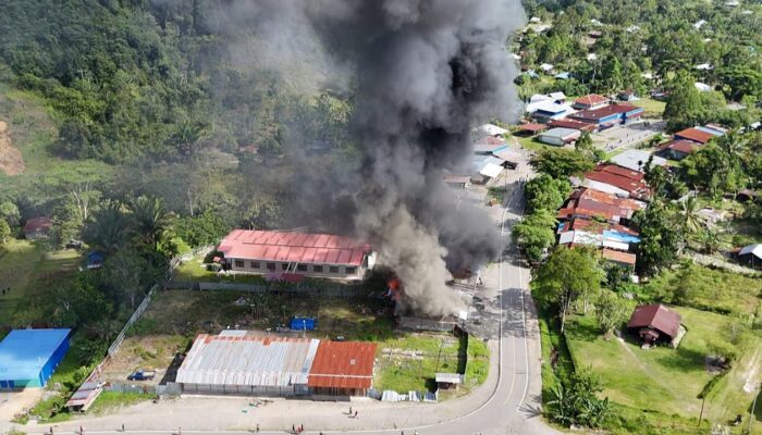 6 Prajurit TNI Selamatkan Guru dan Warga saat Kerusuhan di Elelim