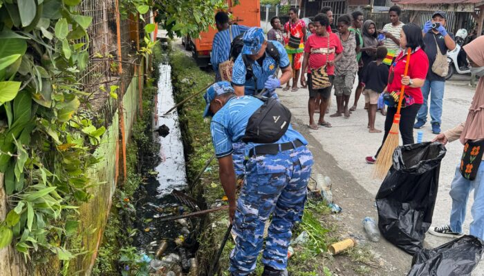 Gelar Clean Friday, Pemdis Wania Gandeng Stakeholder Bersihkan Lingkungan Warga