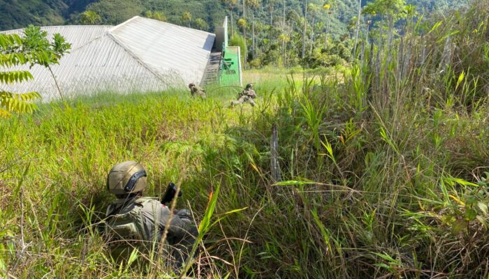 Satgas Ops DC Pukul Mundur KKB Usai Bakar Bangunan Puskesmas di Kiwirok