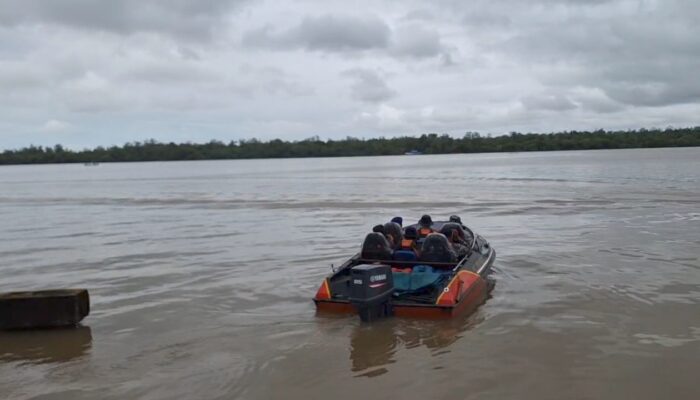 Perahu Ketinting Terbalik di Asmat, 6 Selamat Balita 1 Tahun Masih Dalam Pencarian