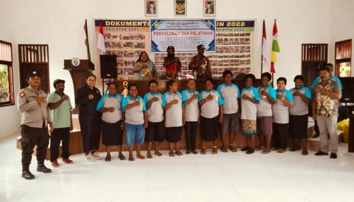 Kader Posyandu dan PKK Kampung Tioka Kencana Ikuti Pelatihan Kesehatan