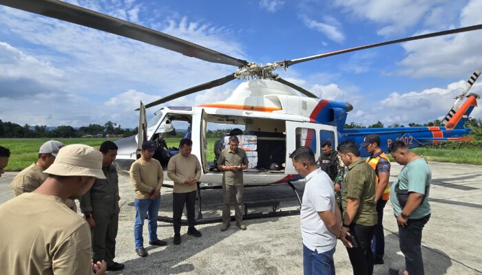 Satgas Ops Damai Cartenz Distribusikan Logistik ke Pos Kiwirok Lewat Airdrop