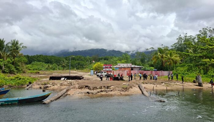 Sentuhan Pembangunan di Ujung Negeri Bupati dan Wabup Mimika Blusukan Resmikan Listrik dan Air Bersih di Tiga Distrik Pesisir