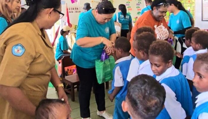 Ketua TP-PKK Mimika Temukan Kebutuhan Bahan Pokok Sekolah di Distrik Amar Belum Mencukupi